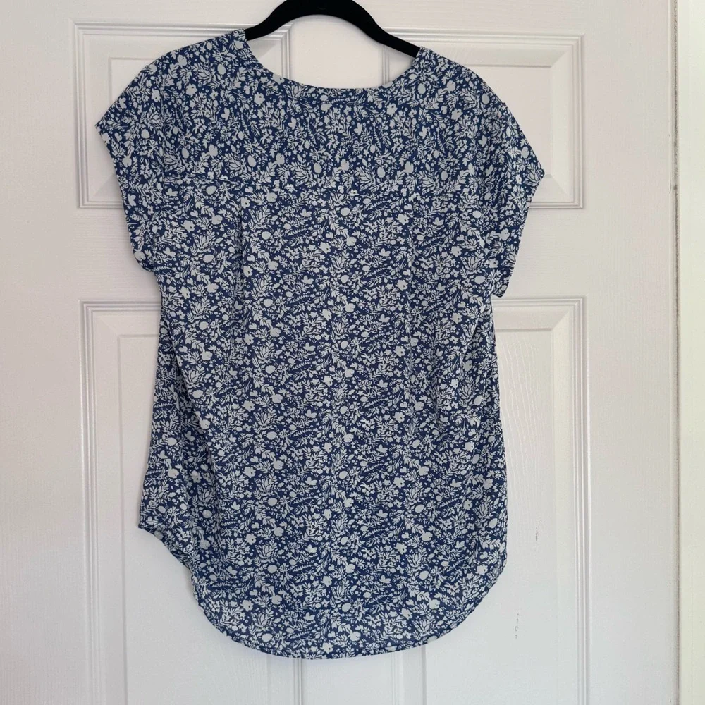 Patterned Blouse - Picture 4 of 10